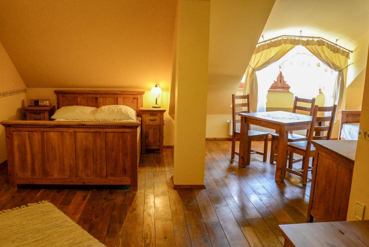 Karczma Regionalna Hotel Goscinna Chata Wysowa-Zdrój Exterior foto